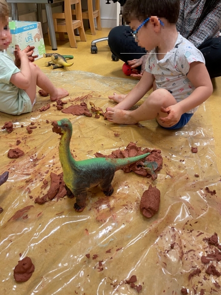 Bain de boue pour les dino !