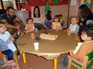 Fête de noël , goûter avec les parents un plaisir pour les petits comme pour les grands....